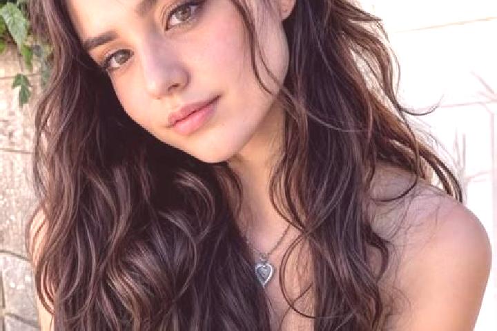 Scarlett, 34, a auburn hazel-eyed middle eastern companion based in Janschwalde. Offering BDSM, Fetish, CIM, Dinner Date, Roleplay. Available for incall and ...