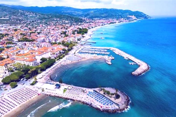 Scarlett, 34 — Escort in Diano Marina, Italy