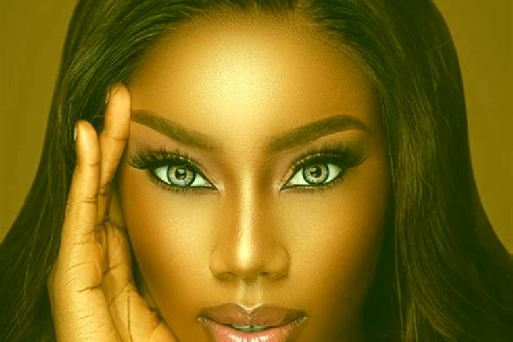 Scarlett, 35, a red blue-eyed ebony companion based in UErguep. Offering Duos, Prostate Massage, Massage. Available for incall and outcall, day and evening d...