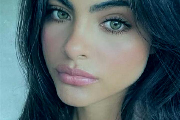 Scarlett, 36, a blonde dark-eyed middle eastern companion based in El Balsamo. Offering CIM, Massage, 69. Available for incall and outcall, day and evening d...