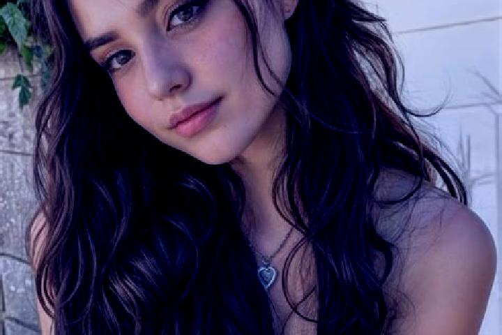 Scarlett, 37, a auburn hazel-eyed middle eastern companion based in Borgo Priolo. Offering Massage, CIM, Prostate Massage, Party Girl, Erotic Massage. Availa...