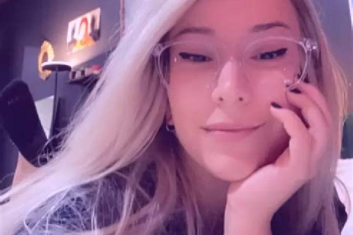 Scarlett, 37, a platinum blonde grey-eyed ebony companion based in Veduggio Con Colzano. Offering Duos, Erotic Massage, CIM, Party Girl, Striptease. Availabl...