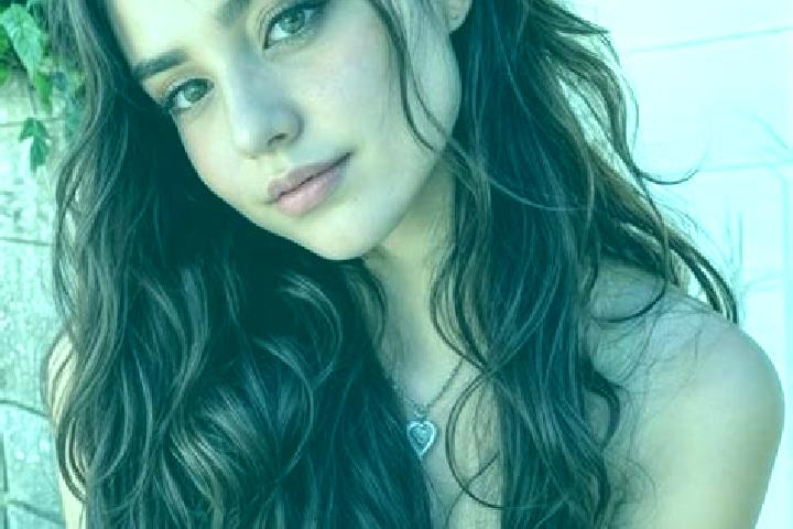 Scarlett, 39, a chestnut hazel-eyed middle eastern companion based in Beauzac. Offering 69, CIM, Domination. Available for incall and outcall, day and evenin...