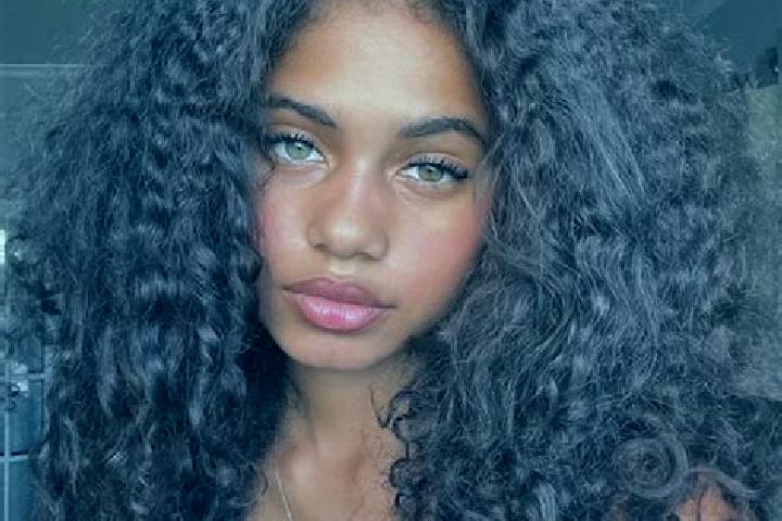 Sienna, 20, a auburn blue-eyed ebony companion based in Levin. Offering Deep French Kissing, Massage, Party Girl, Fetish, Dinner Date. Available for incall a...