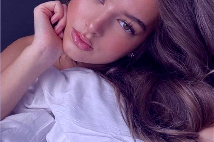 Sienna, 20, a brunette hazel-eyed latina companion based in Ousson-sur-Loire. Offering 69, Couples, Domination, Massage. Available for incall and outcall, da...