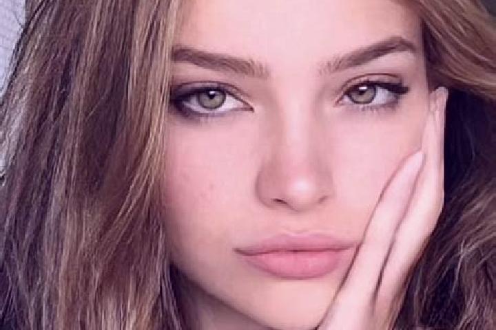 Sienna, 20, a dark blonde hazel-eyed mediterranean companion based in Heling. Offering Dinner Date, Massage, Travel Companion, BDSM. Available for incall and...