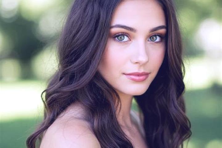 Sienna, 21, a brunette hazel-eyed latina companion based in Carbonero el Mayor. Offering OWO, Erotic Massage, Massage. Available for incall and outcall, over...