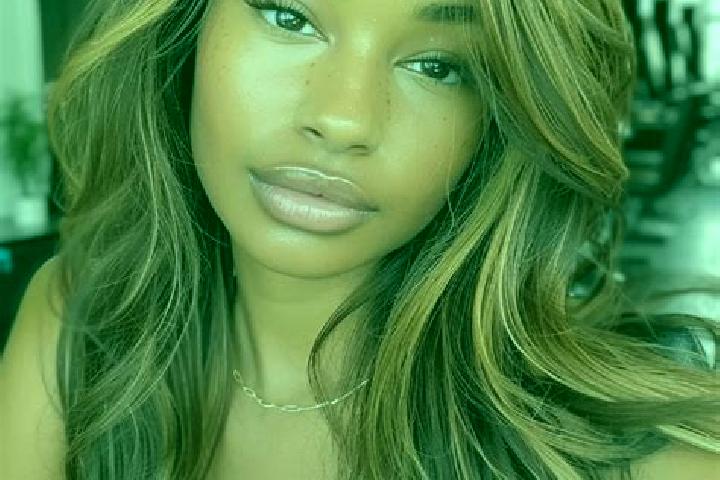 Sienna, 21, a dark blonde dark-eyed mixed companion based in Capaccio Scalo. Offering Duos, 69, Striptease. Available for incall and outcall, overnight booki...