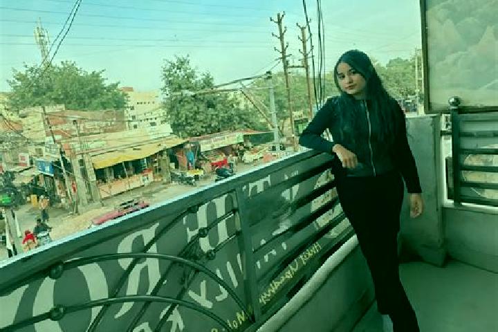 Sienna, 21 — Escort in Porsa, India