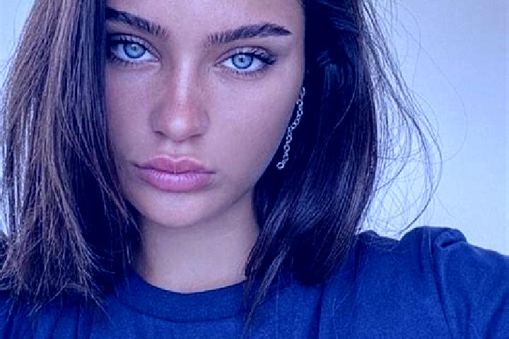 Sienna, 22, a brunette dark-eyed mixed companion based in Padahayu. Offering 69, Fetish, Erotic Massage, Party Girl. Available for incall and outcall, day an...