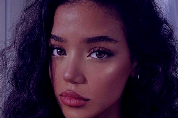 Sienna, 23, a black brown-eyed asian companion based in Aviacion. Offering Overnight, Couples, 69. Available for incall and outcall, day and evening dates.