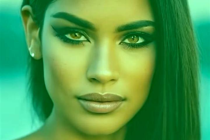 Sienna, 24, a auburn dark-eyed latina companion based in Maugeri. Offering Massage, Striptease. Available for incall and outcall, overnight bookings available.