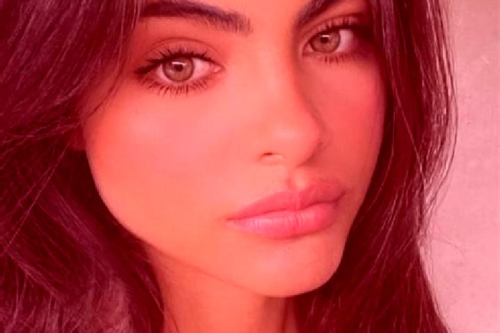 Sienna, 24, a brunette green-eyed caucasian companion based in Kebonsari Kidul. Offering 69, Roleplay, Duos. Available for incall and outcall, day and evenin...