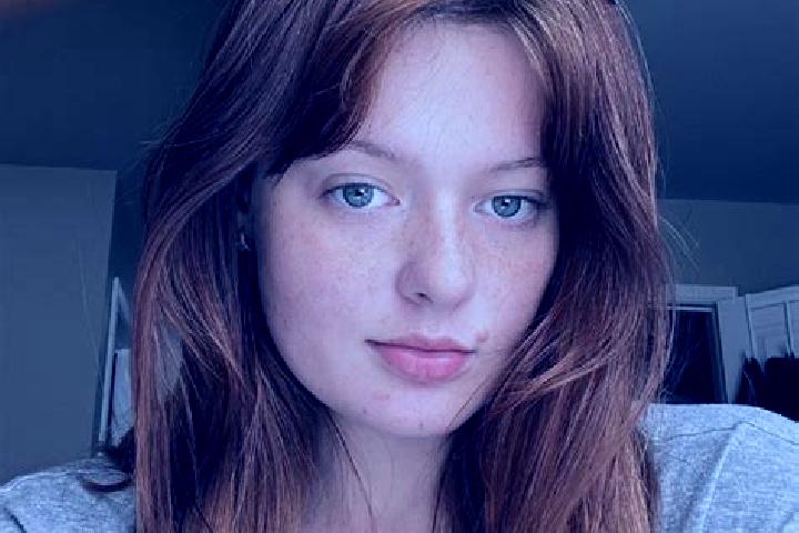 Sienna, 24, a red grey-eyed mixed companion based in Pueblo Nuevo de las Raices. Offering Party Girl, Erotic Massage, A-Level. Available for incall and outca...