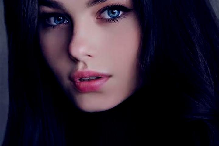 Sienna, 25, a brunette amber-eyed slavic companion based in Prato di Coppola. Offering Fetish, Girlfriend Experience, A-Level, Erotic Massage, Dinner Date. A...
