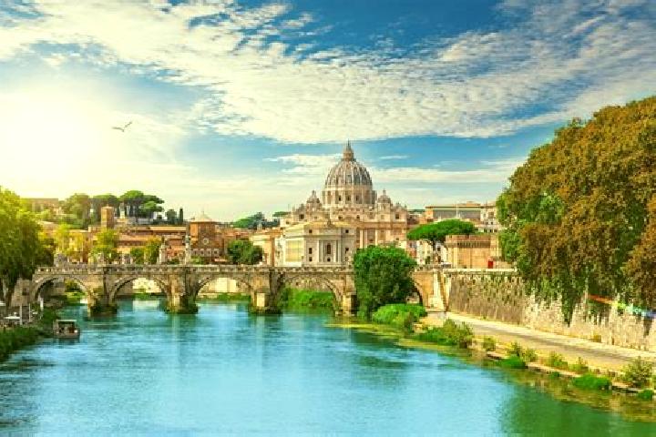 Sienna, 25 — Escort in Medesano, Italy
