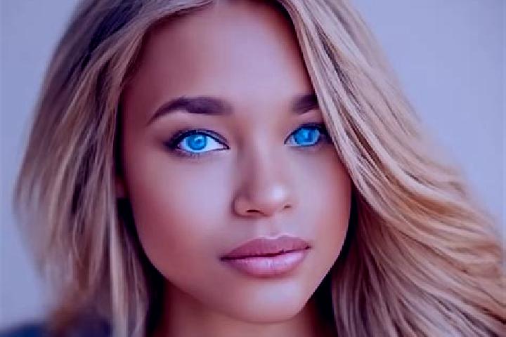 Sienna, 26, a blonde blue-eyed latina companion based in Juan Diaz Covarrubias. Offering Deep French Kissing, Erotic Massage, 69. Available for incall and ou...