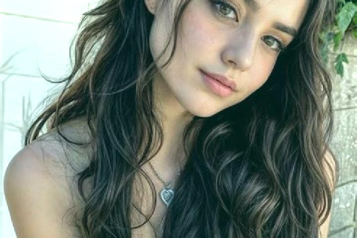 Sienna, 27, a auburn hazel-eyed middle eastern companion based in Wallerawang. Offering BDSM, Duos, Massage, Striptease, Couples. Available for incall and ou...