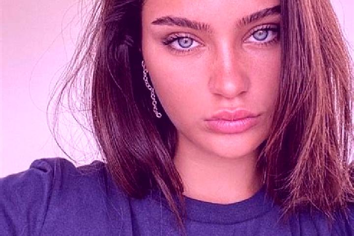Sienna, 29, a brunette dark-eyed mediterranean companion based in Tho Xuan. Offering GFE, 69, Striptease, Dinner Date, Erotic Massage. Available for incall a...