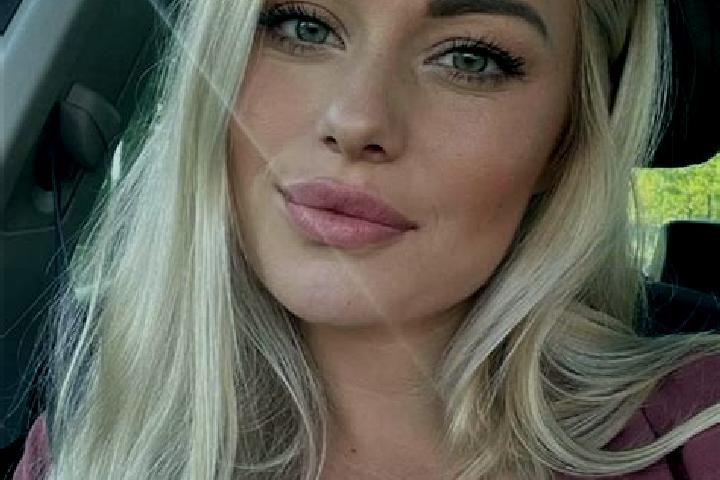 Sienna, 30, a blonde hazel-eyed caribbean companion based in Scarperia. Offering Erotic Massage, Party Girl, 69, GFE, A-Level. Available for incall and outca...