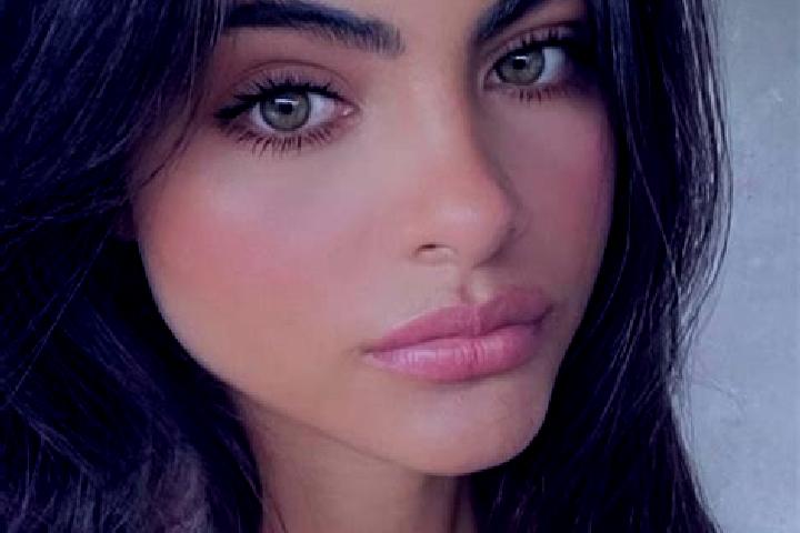 Sienna, 31, a brunette green-eyed indian companion based in Malaucene. Offering CIM, Tantra, A-Level. Available for incall and outcall, day and evening dates.