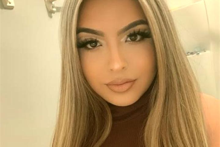 Sienna, 33, a blonde dark-eyed latina companion based in Portazgo. Offering Tantra, Erotic Massage, Fetish, OWO. Available for incall and outcall, day and ev...