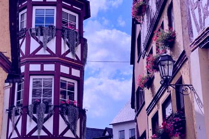 Sienna, 34 — Escort in Urzig, Germany