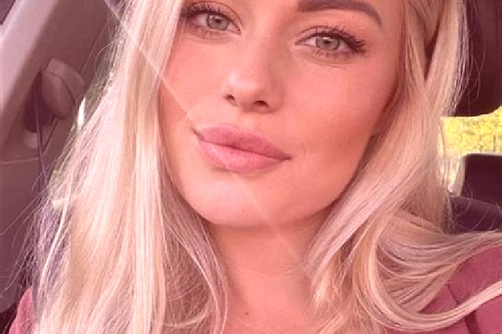 Sienna, 35, a blonde hazel-eyed latina companion based in Landin. Offering Fetish, Party Girl, Overnight. Available for incall and outcall, day and evening d...