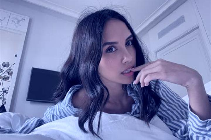 Sienna, 35, a red blue-eyed mixed companion based in Pasirputih. Offering OWO, Party Girl, Girlfriend Experience, Overnight, Travel Companion. Available for ...