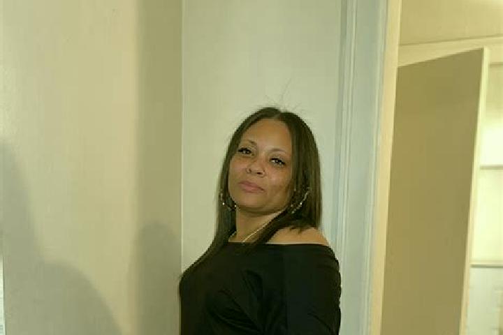 Sienna, 35 — Escort in Roslyn Estates, United States