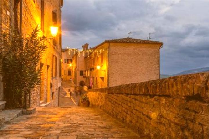 Sienna, 35 — Escort in Serra San Quirico, Italy