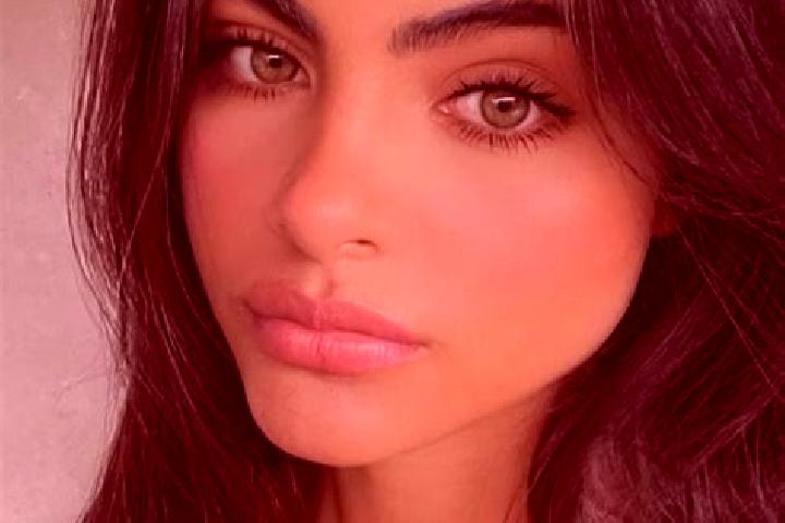 Sienna, 36, a blonde dark-eyed middle eastern companion based in Cestlice. Offering Erotic Massage, Roleplay, A-Level, 69, Prostate Massage. Available for in...