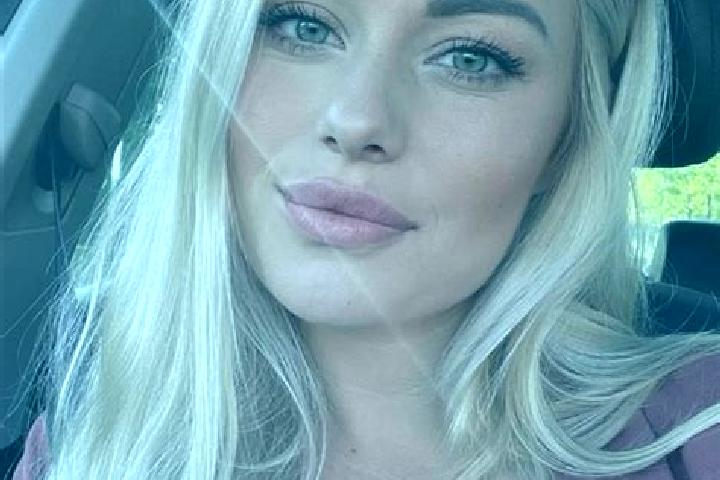 Sienna, 36, a blonde hazel-eyed asian companion based in Moyross. Offering Fetish, Couples, Dinner Date. Available for incall and outcall, overnight bookings...