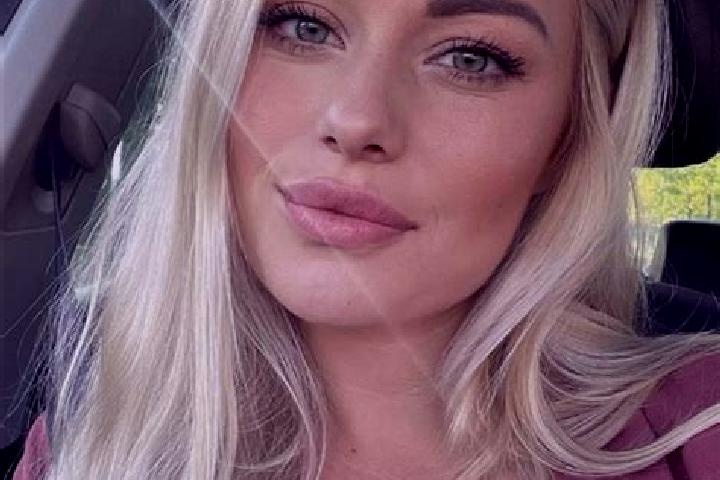 Sienna, 36, a blonde hazel-eyed slavic companion based in Duji. Offering Overnight, Deep French Kissing, Erotic Massage. Available for incall and outcall, ov...