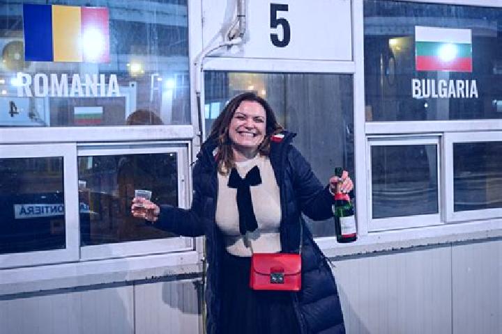 Sienna, 36 — Escort in Tataranu, Romania