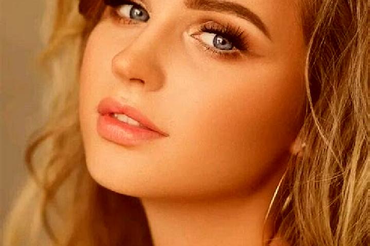 Sienna, 37, a dark blonde blue-eyed slavic companion based in Mochicahui. Offering Fetish, Overnight, BDSM. Available for incall and outcall, overnight booki...