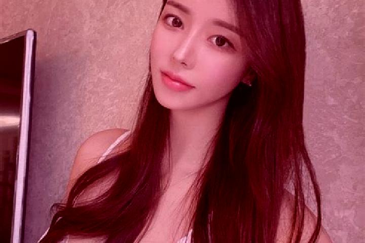 Sienna, 37 — Escort in Yabuki, Japan