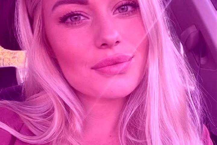 Sienna, 38, a blonde hazel-eyed slavic companion based in Ghidigeni. Offering Couples, Massage, Duos. Available for incall and outcall, day and evening dates.