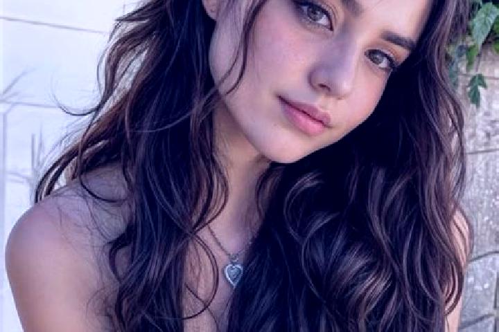 Sofia, 20, a auburn hazel-eyed caribbean companion based in Mae Chan. Offering A-Level, Fetish, Dinner Date, Deep French Kissing, Duos. Available for incall ...