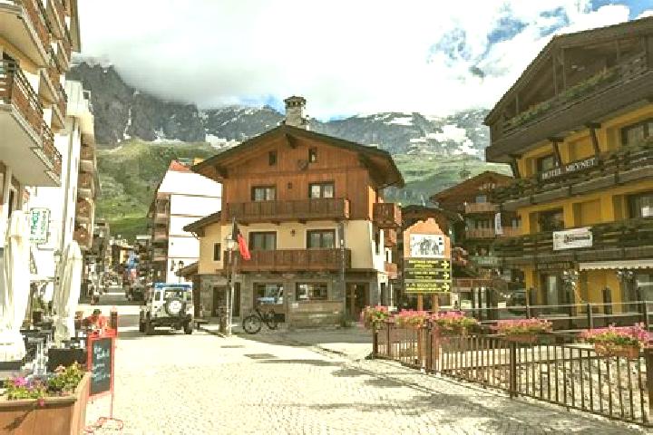 Sofia, 22 — Escort in Breuil-Cervinia, Italy