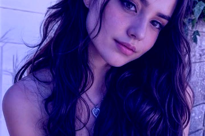 Sofia, 23, a auburn amber-eyed european companion based in Sollies-Ville. Offering Roleplay, Party Girl. Available for incall and outcall, day and evening da...