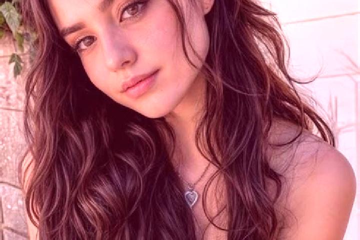 Sofia, 23, a chestnut hazel-eyed indian companion based in Decebal. Offering Dinner Date, Deep French Kissing. Available for incall and outcall, overnight bo...