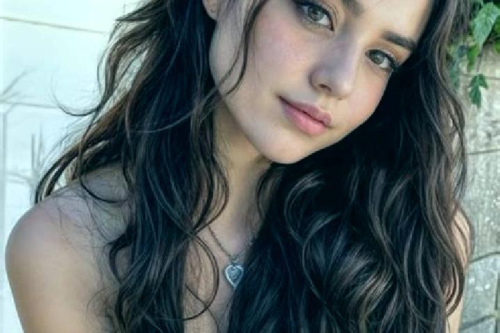 Sofia, 25, a auburn dark-eyed middle eastern companion based in Malmesbury. Offering GFE, Tantra, Girlfriend Experience. Available for incall and outcall, ov...