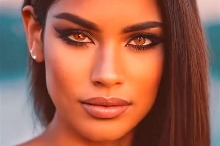 Sofia, 26, a auburn amber-eyed latina companion based in Orai. Offering 69, Striptease, Fetish, Dinner Date. Available for incall and outcall, overnight book...