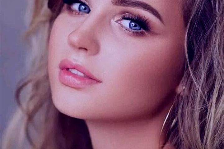 Sofia, 27, a dark blonde blue-eyed caucasian companion based in Russocice. Offering Massage, Striptease, Erotic Massage. Available for incall and outcall, ov...