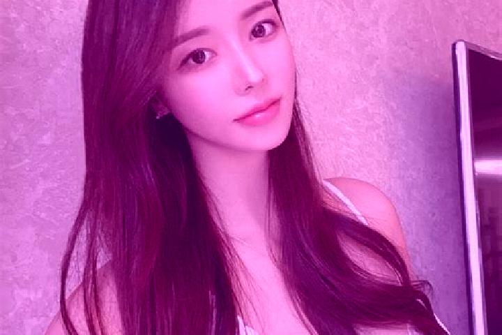 Sofia, 27 — Escort in Shimoyuge, Japan