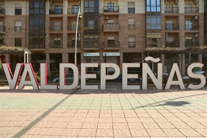 Sofia, 28 — Escort in Valdepenas de la Sierra, Spain