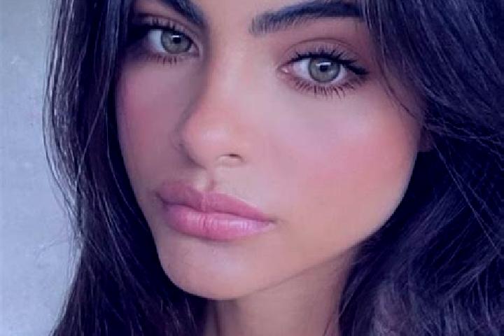 Sofia, 30, a auburn dark-eyed indian companion based in Tisa-Silvestri. Offering Tantra, Overnight, Couples, Dinner Date. Available for incall and outcall, o...