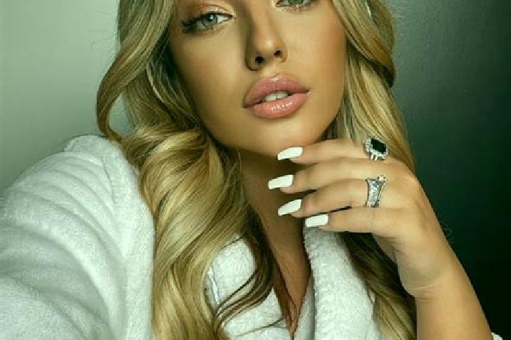 Sofia, 33, a blonde grey-eyed latina companion based in Tiagba. Offering OWO, Dinner Date, Travel Companion. Available for incall and outcall, day and evenin...