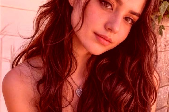 Sofia, 35, a auburn amber-eyed latina companion based in Ainhoa. Offering Roleplay, Dinner Date, 69. Available for incall and outcall, overnight bookings ava...